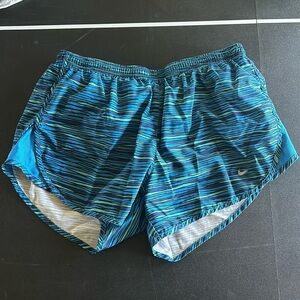 Nike Women’s modern tempo shorts 3”